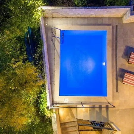 Ctma151/ Renovated Stone House With Private Pool, Located In Makarska, 4 + 2 Persons Vila Makarská