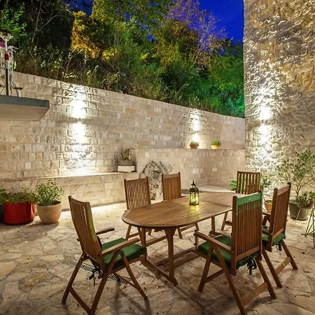 Ctma151/ Renovated Stone House With Private Pool, Located In Makarska, 4 + 2 Persons *