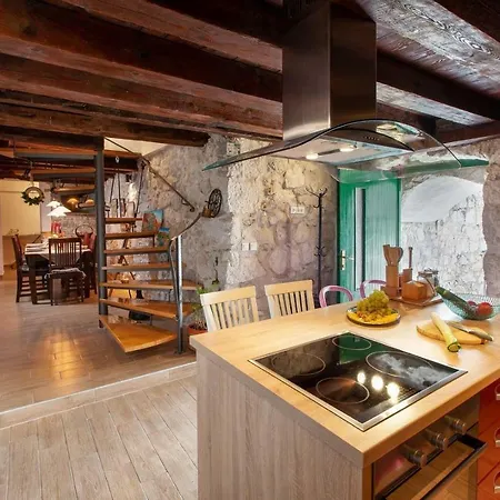 Ctma151/ Renovated Stone House With Private Pool, Located In Makarska, 4 + 2 Persons *
