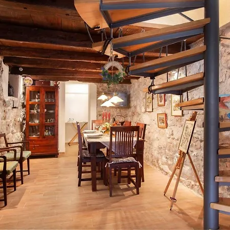 Ctma151/ Renovated Stone House With Private Pool, Located In Makarska, 4 + 2 Persons Vila