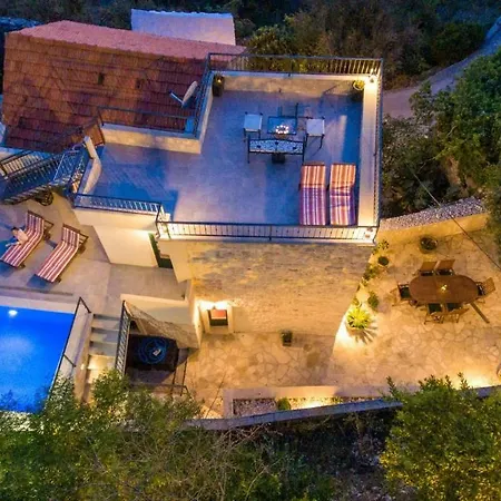 Vila Ctma151/ Renovated Stone House With Private Pool, Located In Makarska, 4 + 2 Persons Makarská