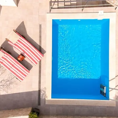 Ctma151/ Renovated Stone House With Private Pool, Located In Makarska, 4 + 2 Persons *