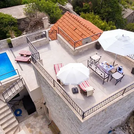 Ctma151/ Renovated Stone House With Private Pool, Located In Makarska, 4 + 2 Persons * Makarská