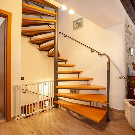 Ctma151/ Renovated Stone House With Private Pool, Located In Makarska, 4 + 2 Persons Vila