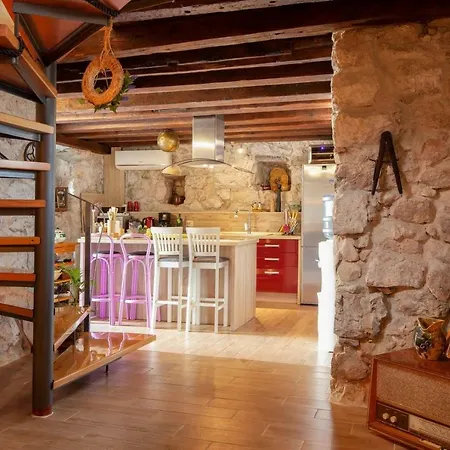 Vila Ctma151/ Renovated Stone House With Private Pool, Located In Makarska, 4 + 2 Persons