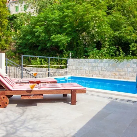 Ctma151/ Renovated Stone House With Private Pool, Located In Makarska, 4 + 2 Persons *
