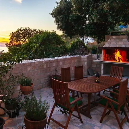 Ctma151/ Renovated Stone House With Private Pool, Located In Makarska, 4 + 2 Persons
