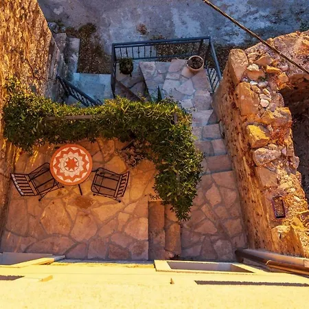 Ctma151/ Renovated Stone House With Private Pool, Located In Makarska, 4 + 2 Persons Makarská